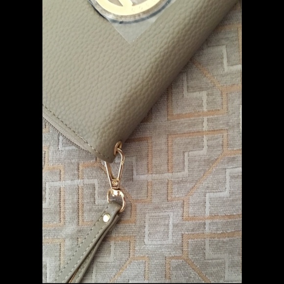 Mia K Farrow Wristlet Wallet~NWOT - Picture 2 of 5